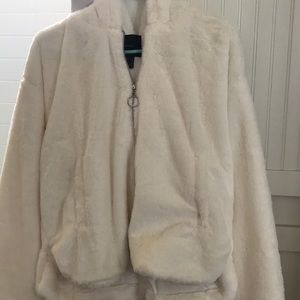 NEW WHITE FAUX FUR - SIZE LARGE
